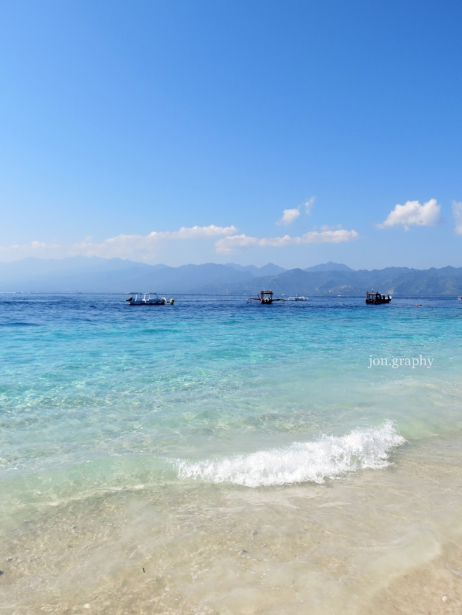 Almost everywhere, the beach looks like this in Gili Trawangan. Multi-fold colours of water.